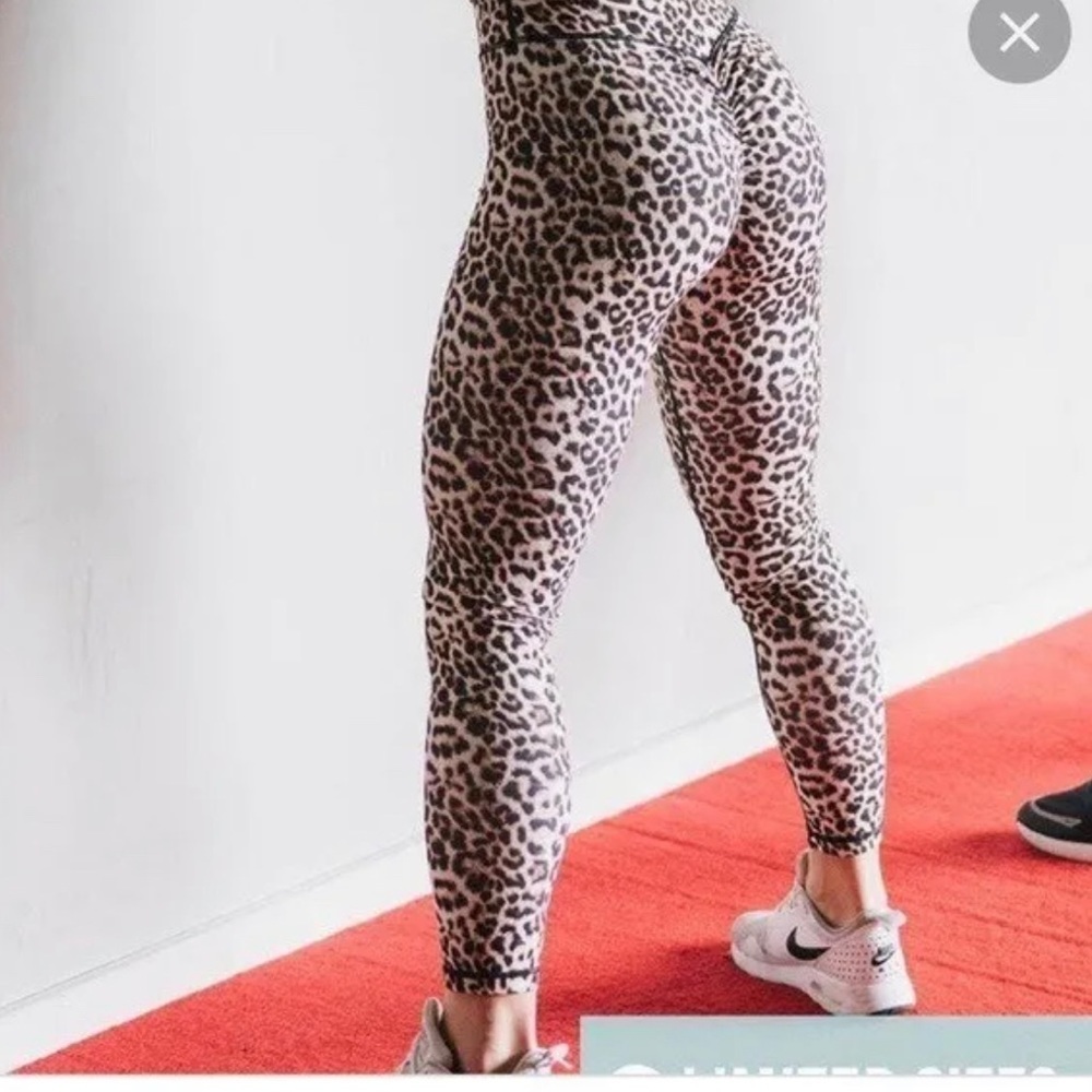 Zyia Scrunch Butt Cheetah Print Leggings 2